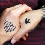 Minimalistyczne tatuaże – delikatne wzory