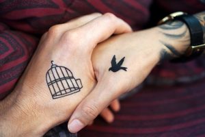 Minimalistyczne tatuaże - delikatne wzory